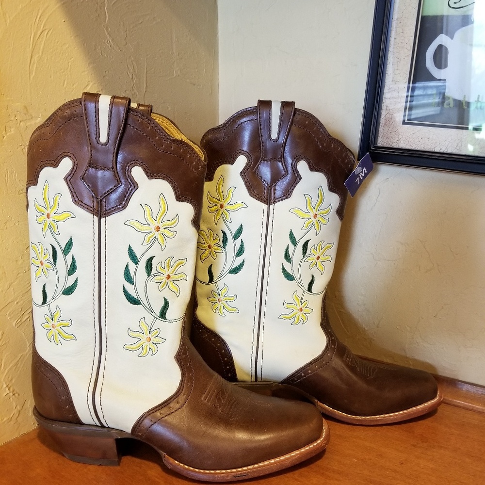 NWT ladies Rocky Cowboy boots size 7